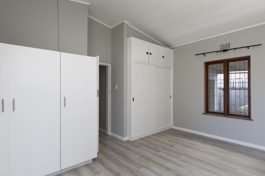To Let 4 Bedroom Property for Rent in Lochnerhof Western Cape